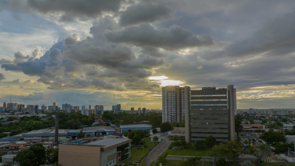 Queda de elevador na sede do TJAM deixa 7 feridos em Manaus; órgão apura causas