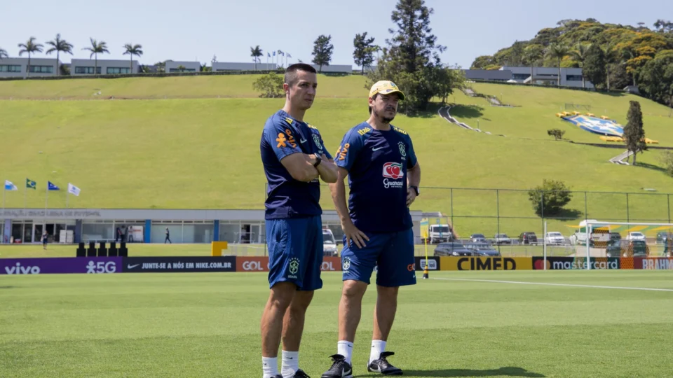 Mais jovem, seleção ganha ‘cara de Diniz’ e tenta reagir contra a Colômbia