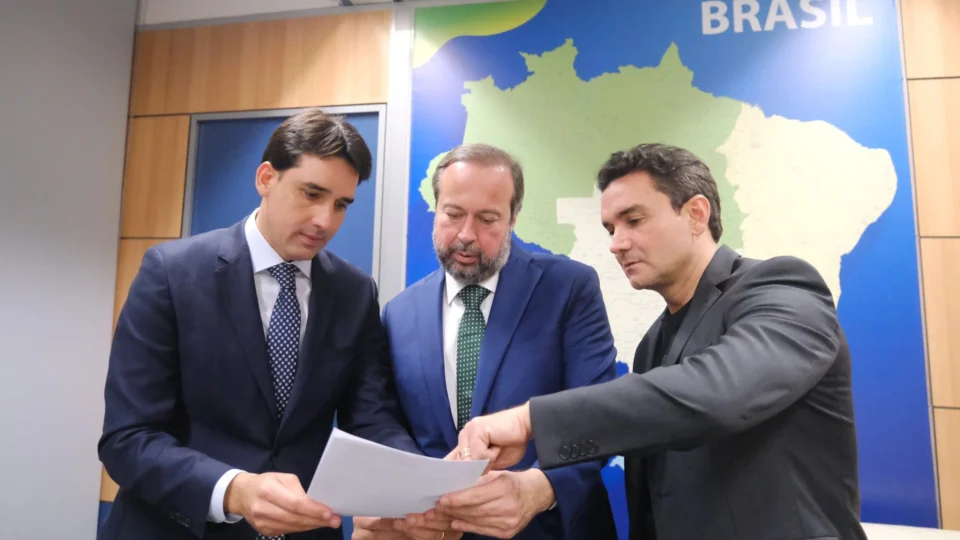 Ministros debatem redução do preço do querosene da aviação civil