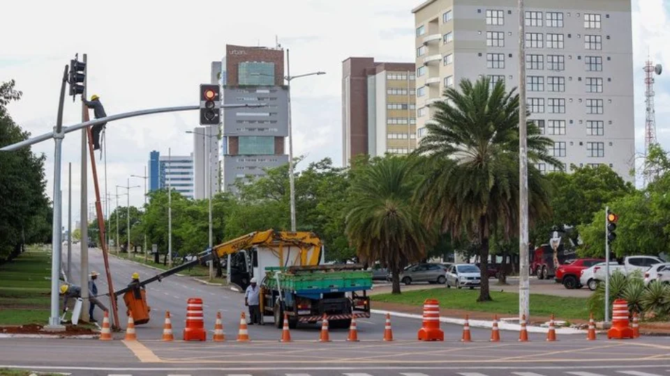 Montagem do Túnel de Luzes de Natal inicia interdições temporárias em Palmas