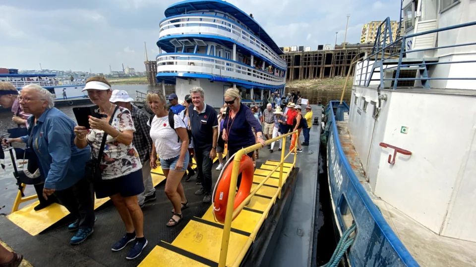 Temporada de cruzeiros terá 17 navios e deve injetar R$ 3,5 milhões no AM