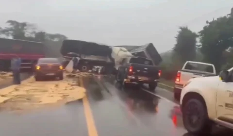 VÍDEO: criança de 4 anos e pai morrem acidente de carros com carretas em RO