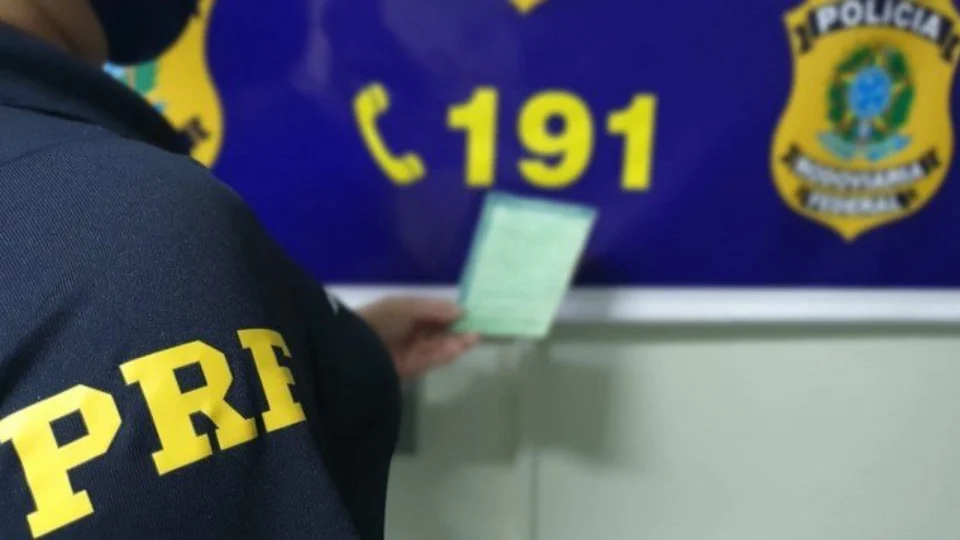 Ganhador de rifa é detido pela PRF por uso de documento falso na Bahia