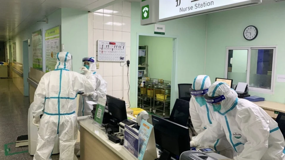 Após pedido da OMS, China entrega dados sobre surto de pneumonia