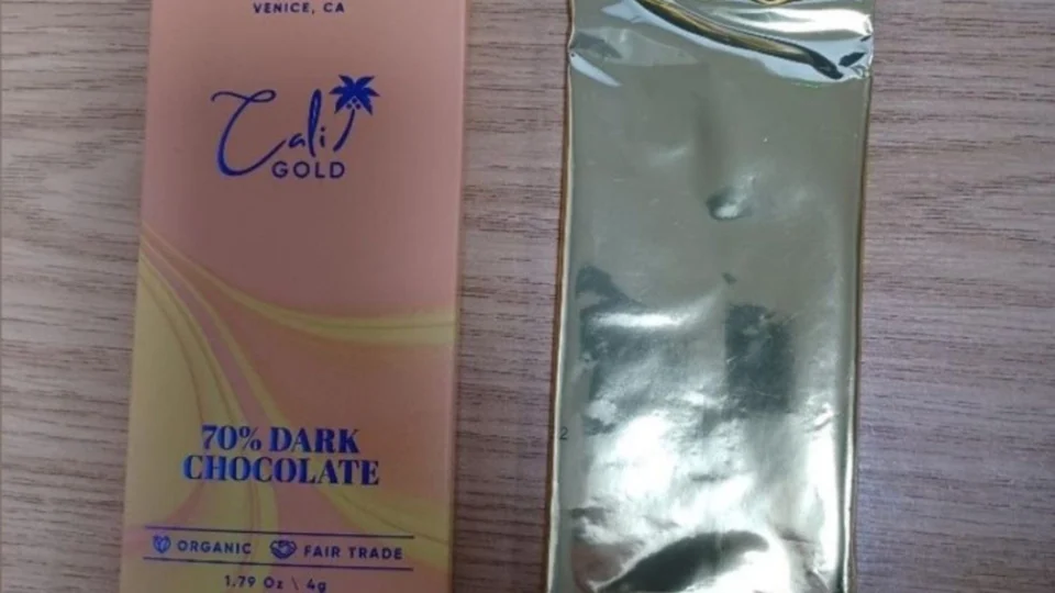 Mulher é presa por vender chocolate ‘misterioso’ que adoeceu pessoas na Inglaterra
