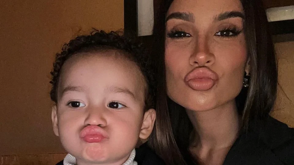 Influencer Boca Rosa sofre acidente de carro com filho no RJ