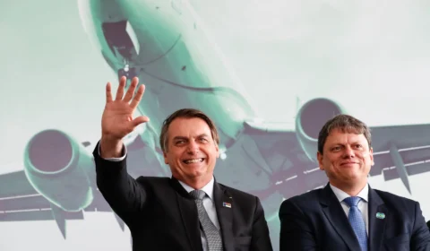 Tarcísio concede anistia de R$ 1 milhão ao ex-presidente Jair Bolsonaro