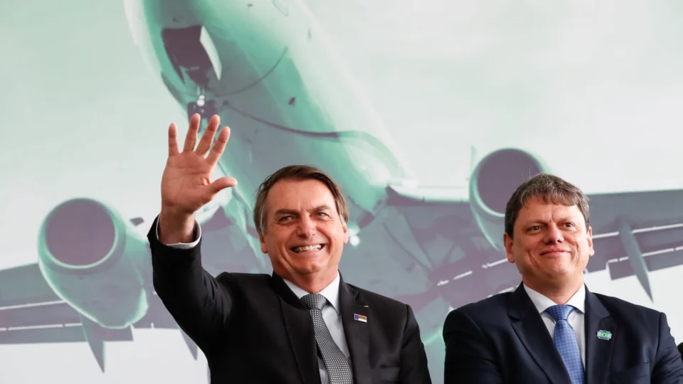 Tarcísio concede anistia de R$ 1 milhão ao ex-presidente Jair Bolsonaro