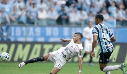 Brasileirão: Corinthians vence fora e segura Grêmio na briga pelo título