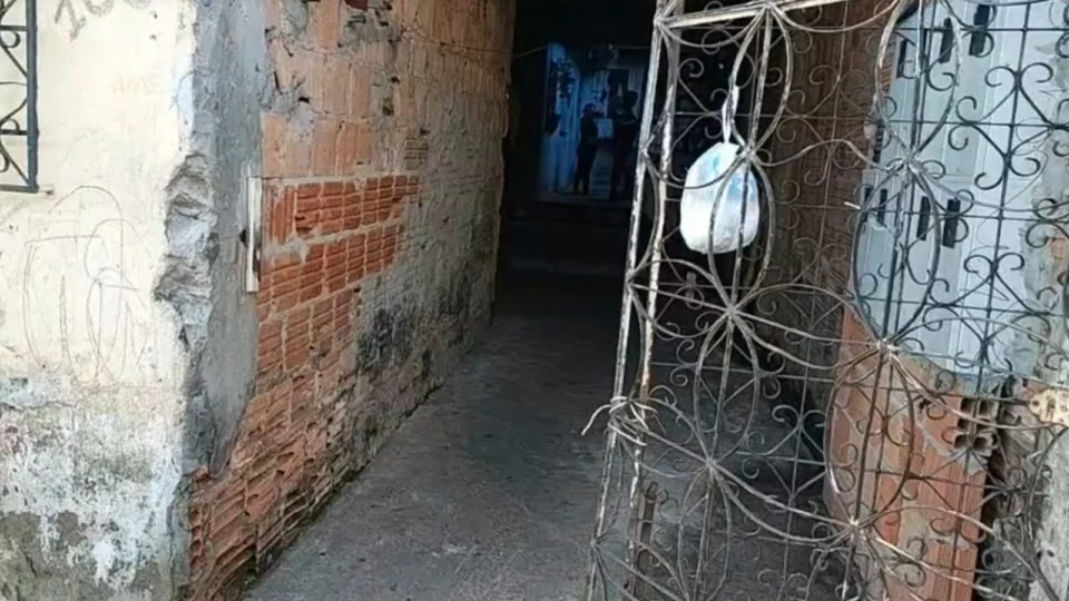 Briga de casal termina com homem morto com vidro cravado no peito em Manaus