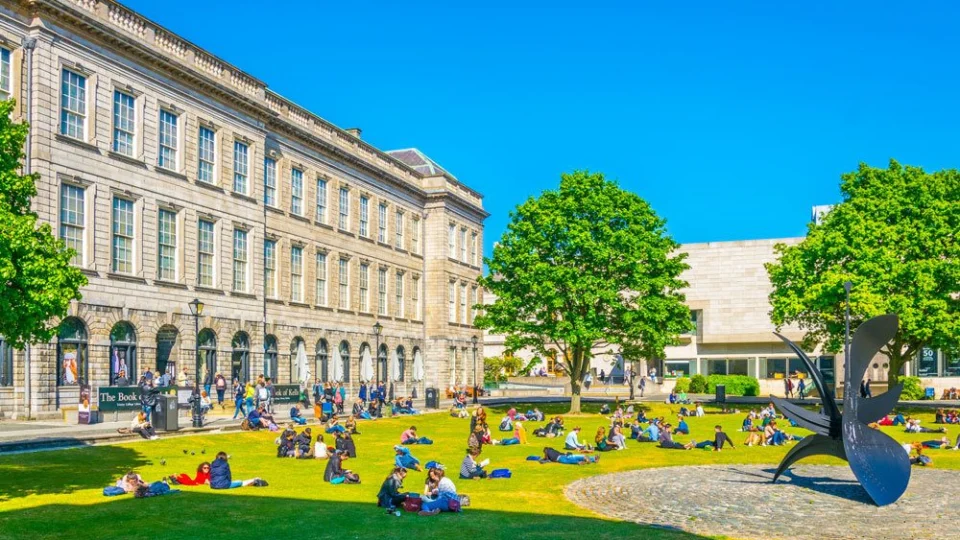 CAPES abre seleção para capacitar educadores na Irlanda; confira