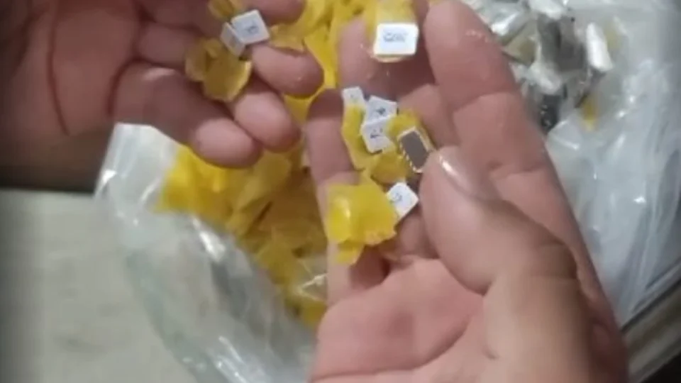 Mulher é flagrada com drogas dentro de banana frita em presídio no Acre