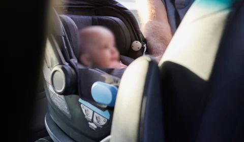 ‘Pensei que ele estava seguro’, diz mãe de menino morto esquecido em van