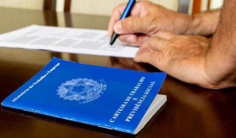 Pela 1ª vez, Brasil tem mais de 100 milhões de trabalhadores ativos