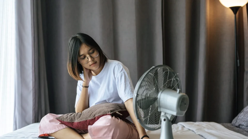 Como amenizar o calor dentro do quarto? Veja dicas