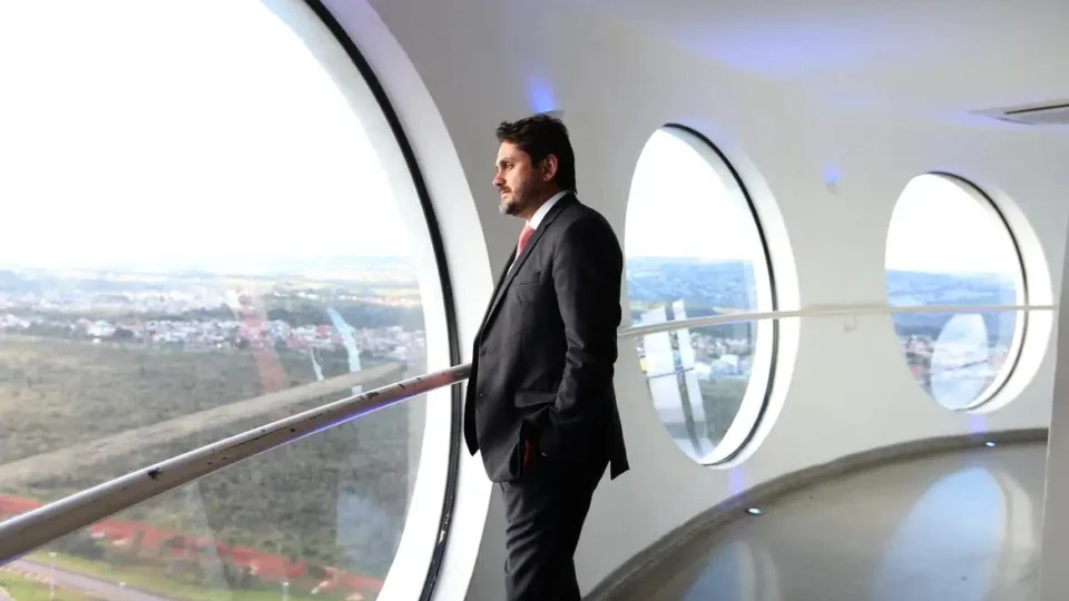 Comparsa de Juscelino Filho guardava cartões e carimbos de laranjas, diz PF