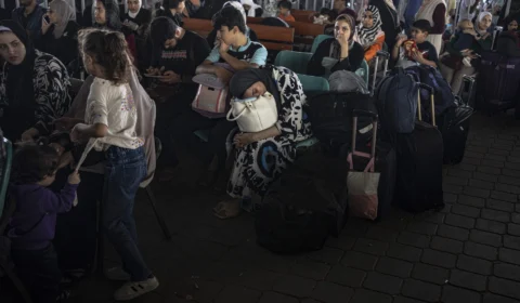 Fronteira de Gaza volta a ser fechada e adia retorno de brasileiros