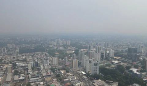 ‘Fumaça está vindo do Pará’, diz governador do AM sobre poluição em Manaus