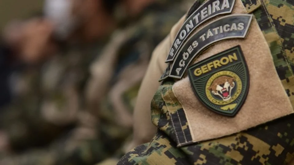 Suspeito de 17 anos morre em confronto com a polícia após assalto no Acre