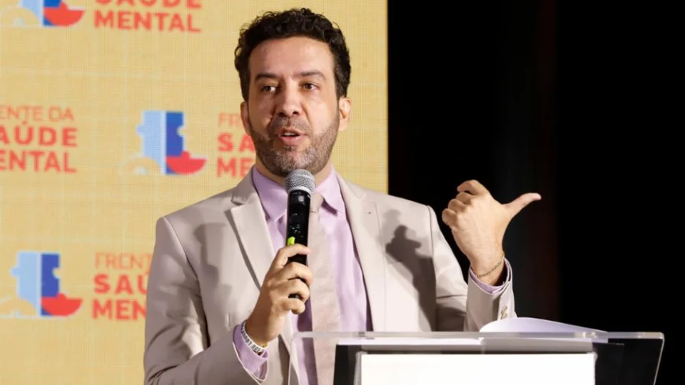 Deputado Federal André Janones cobra salário de assessores em rachadinha