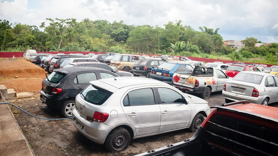 Detran-AM divulga prazo de visitação de veículos do 9º leilão do ano