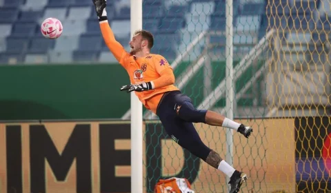 Convocado por Diniz, Lucas Perri é o único a ir a campo durante treino