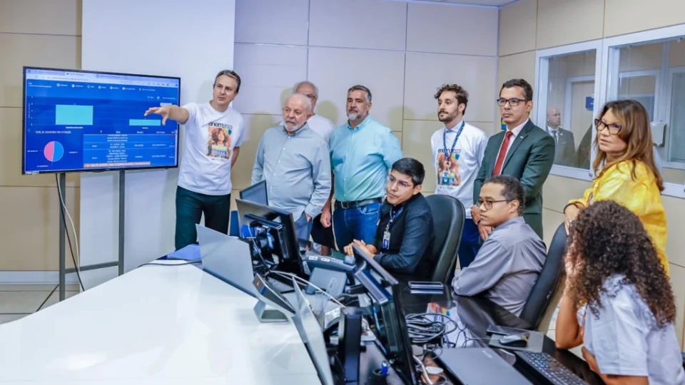 Lula visita INEP e checa sala de Controle que monitora aplicação do ENEM