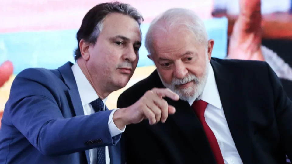 Governo cria poupança de incentivo à permanência de estudantes no ensino médio