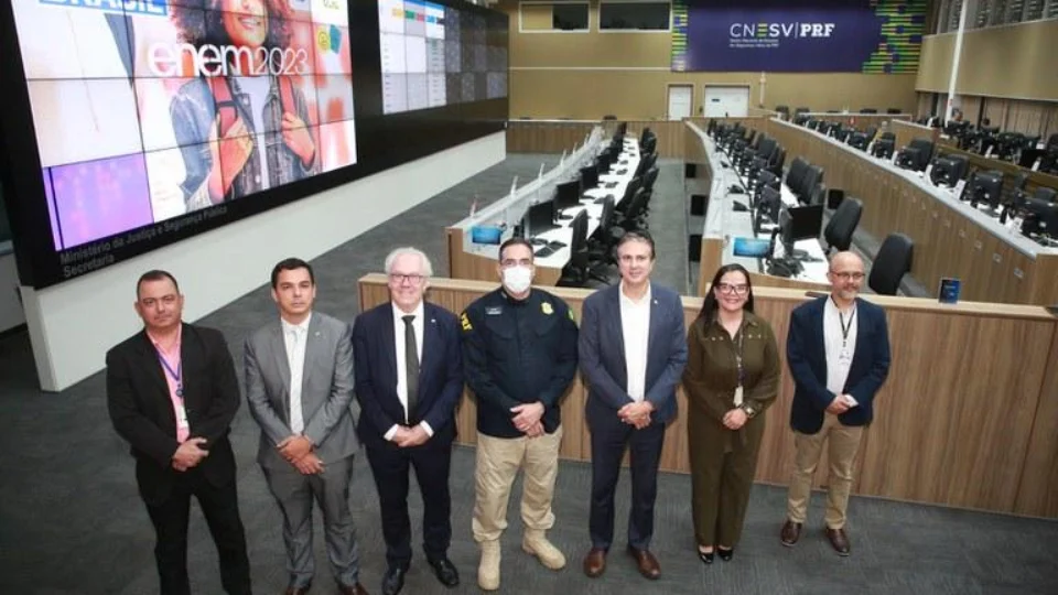 Ministro visita Centro de Comando da PRF para garantir segurança do ENEM