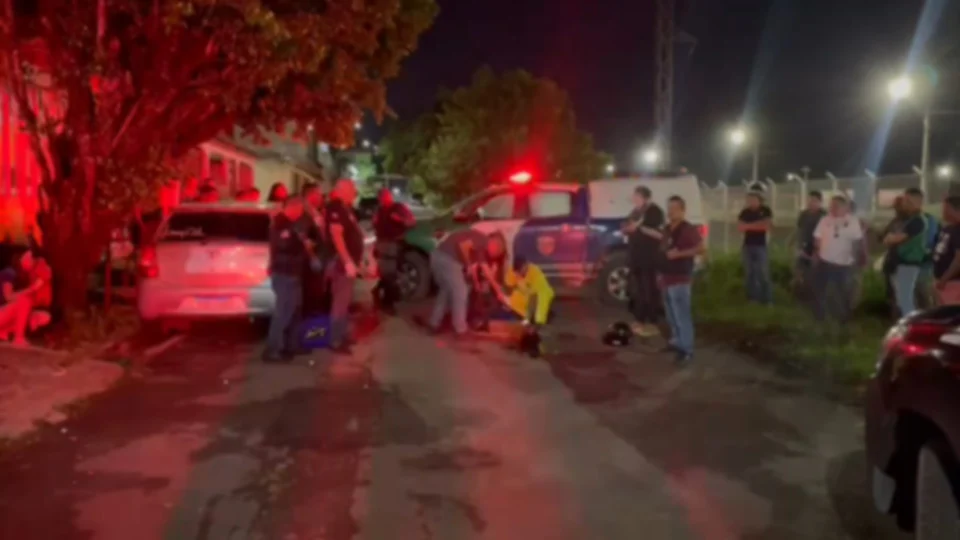 VÍDEO: homem em garupa de moto é morto com tiro na nuca na Zona Norte de Manaus