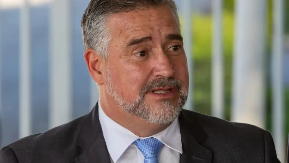 Ministro Pimenta cobra desculpas de Milei a Lula para iniciar diálogo