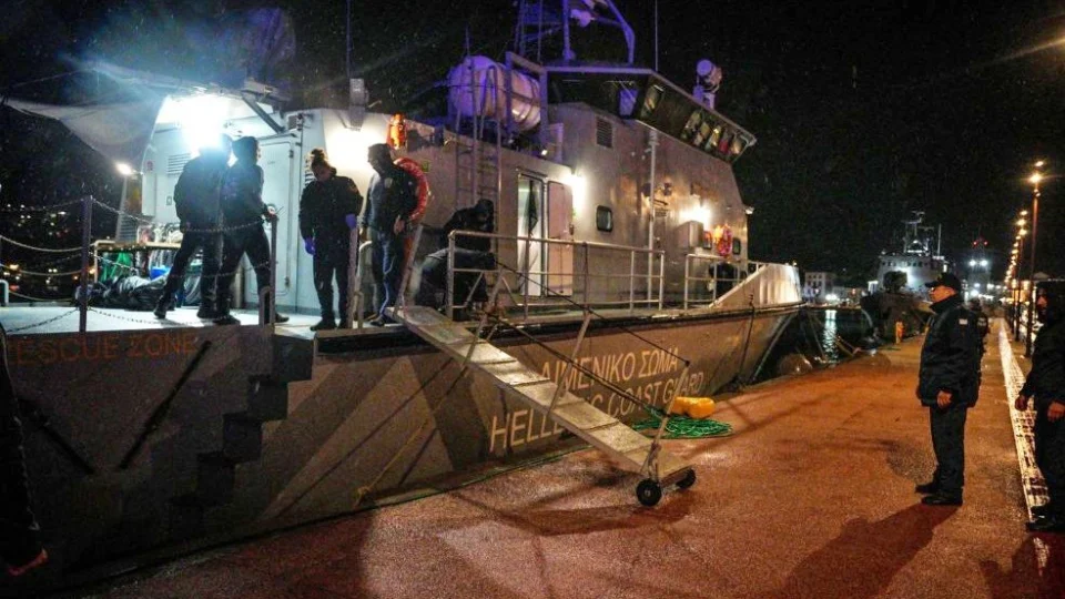 Naufrágio na Grécia deixa um morto e 12 desaparecidos