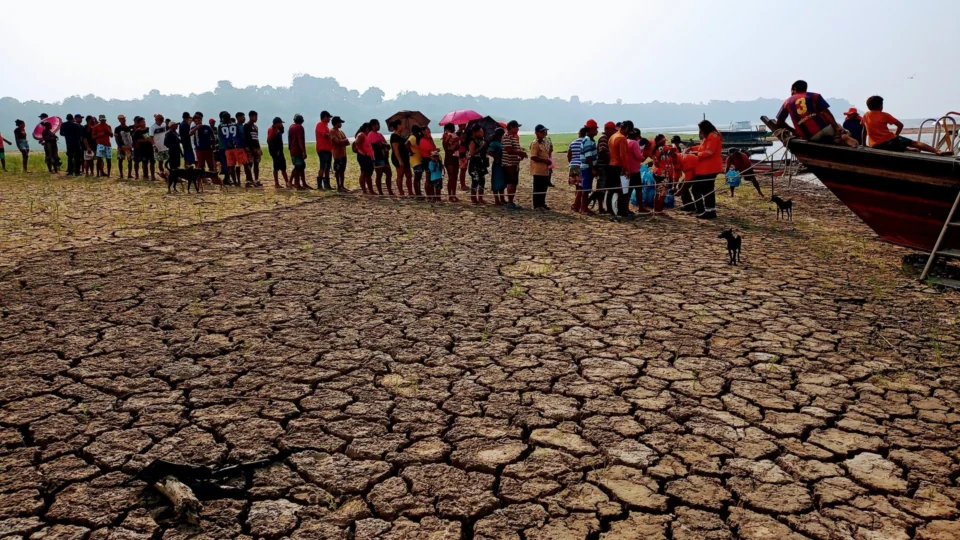 Seca no AM: operação ‘Estiagem’ atende 1,1 mil famílias ribeirinhas em três dias