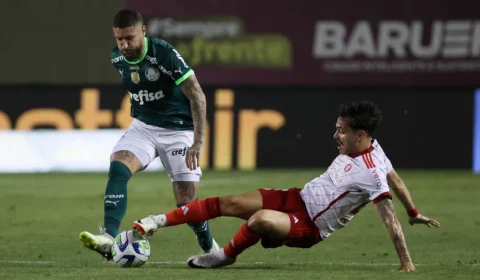 Palmeiras vence Inter por 3 a 0 e assume liderança do Brasileirão