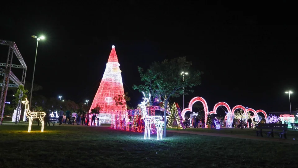 ‘Natal Cidade Encantada’ ilumina Palmas e impulsiona turismo, cultura e economia na capital
