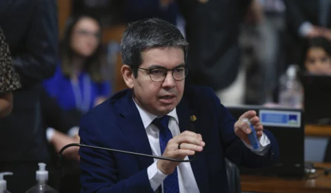 Senador Randolfe diz que ‘não se negocia’ vetos em troca de aprovação no STF