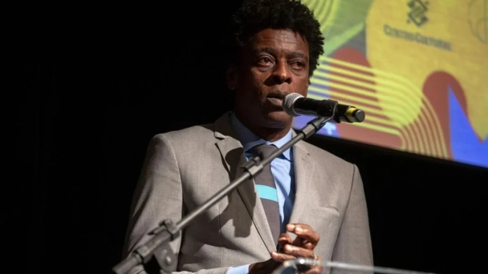 Seu Jorge recebe título de Embaixador da Cultura Brasileira