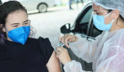 Vacinação contra covid será anual para crianças e grupos prioritários