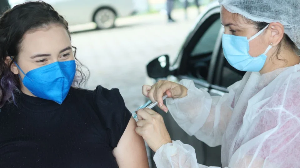 Vacinação contra covid será anual para crianças e grupos prioritários