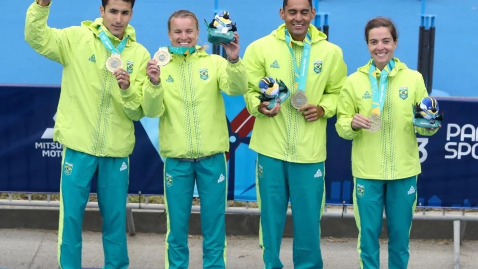 Pan-Americano: Brasil é ouro no revezamento misto no triatlo