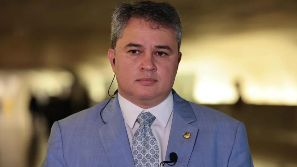 Senador Efraim critica veto de Lula à desoneração dos setores produtivos