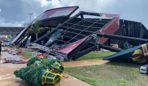 VÍDEO: chuva faz estragos e derruba estruturas de Natal em Palmas