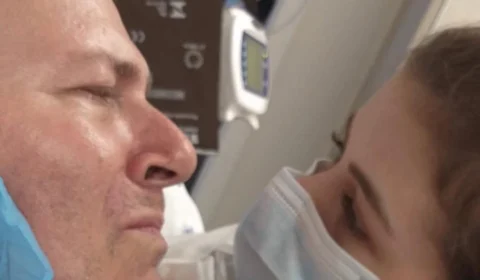 Filha de Mingau mostra rosto do pai no hospital e diz que músico tem infecção pulmonar