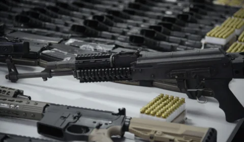 Lula assina decreto que aumenta alíquotas de IPI sobre armas e munições