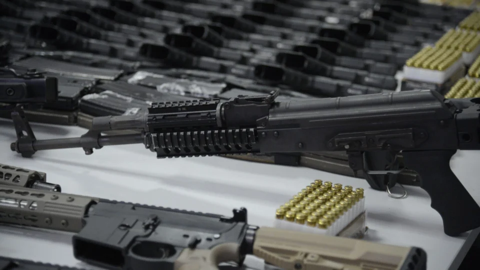 Lula assina decreto que aumenta alíquotas de IPI sobre armas e munições