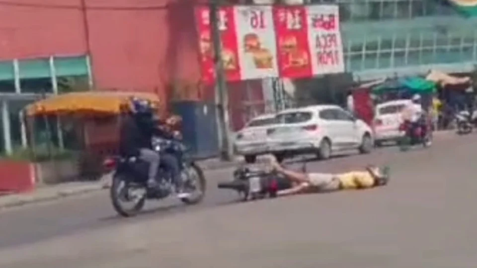 VÍDEO: ‘bigode’ é executado a tiros por dois suspeitos em motocicleta, em Manaus
