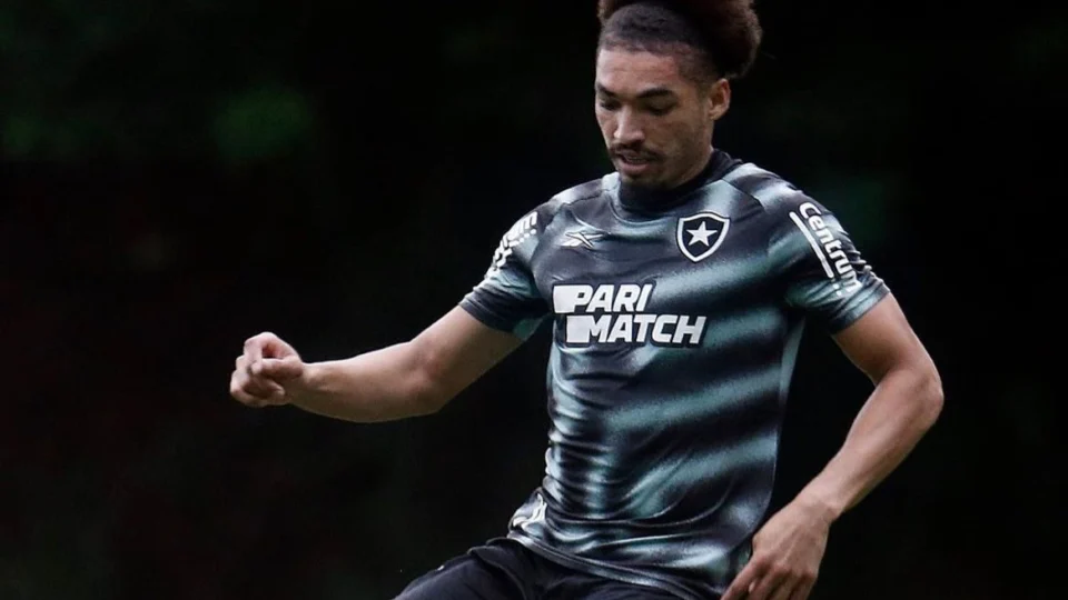 Lúcio Flávio tem problema na montagem da defesa para enfrentar o Vasco