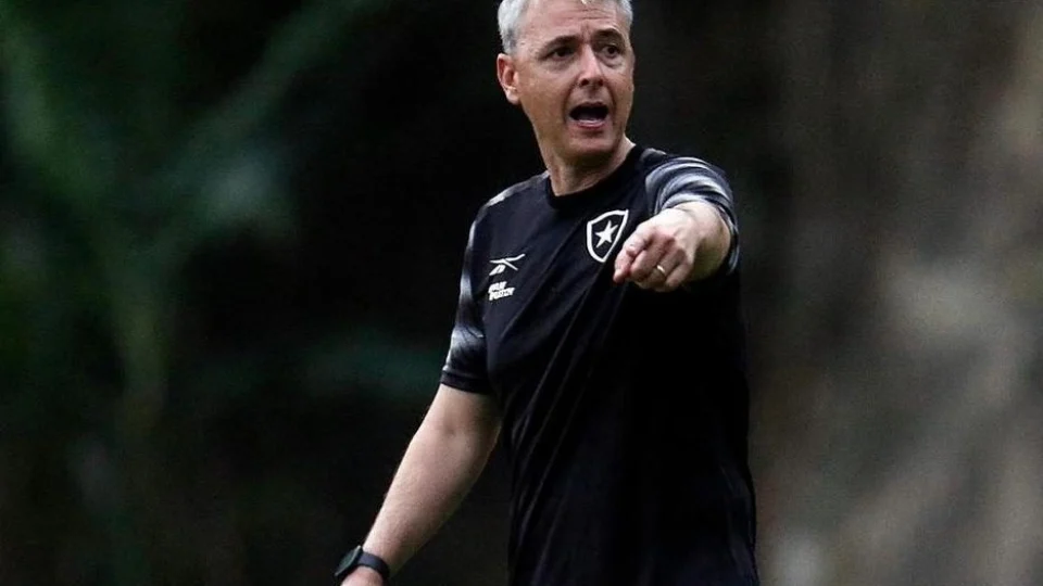 Brasileiro: Botafogo entra em campo de olho na liderança