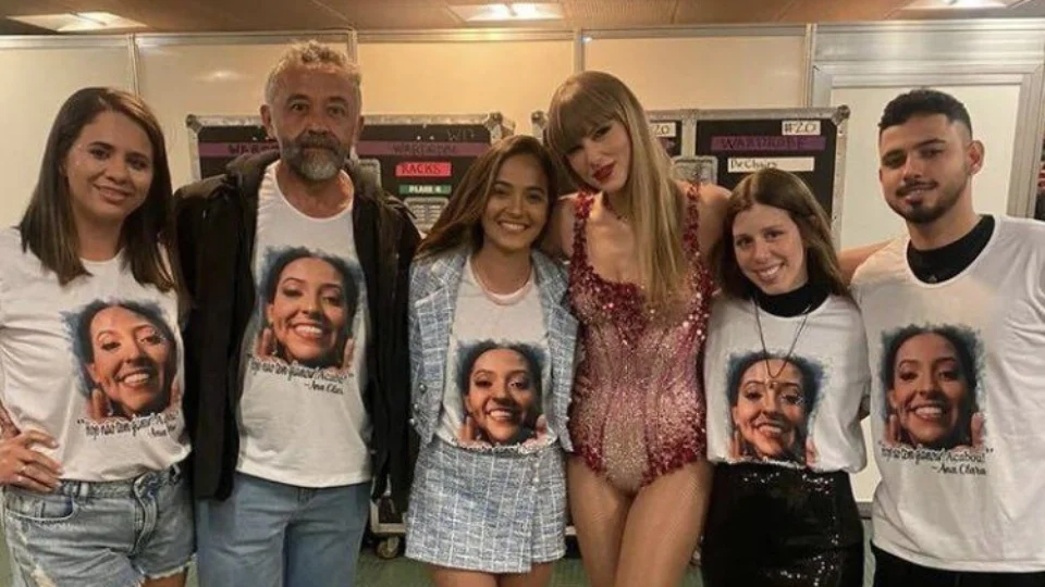Familiares de Ana Benevides tiram foto com Taylor Swift