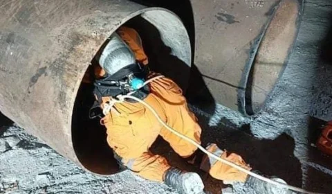 Após 16 dias, trabalhadores são retirados de túnel que desabou na Índia